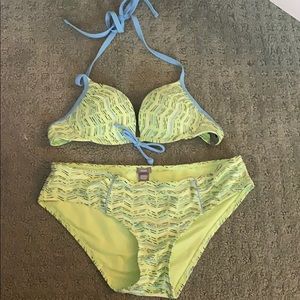 Underwire bikini with matching top and bottom